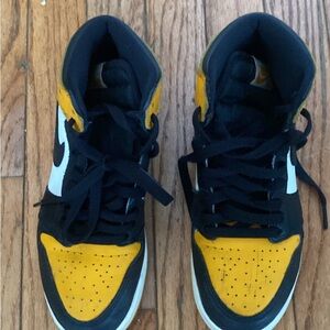 Air Jordan Retro - Nike Black and Yellow Sneakers